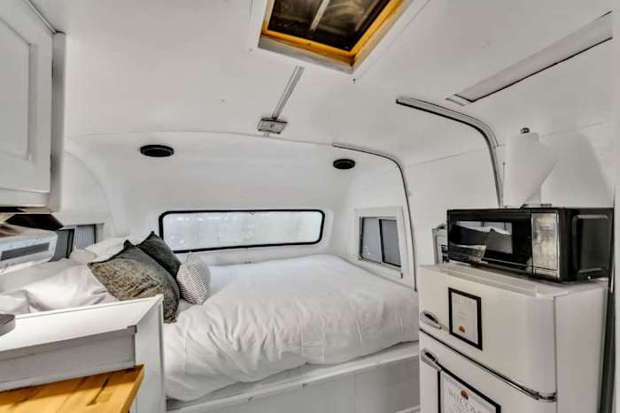 Retro RV | Chiminea | Hot Tub | Near Wineries — RV Queen Bed
