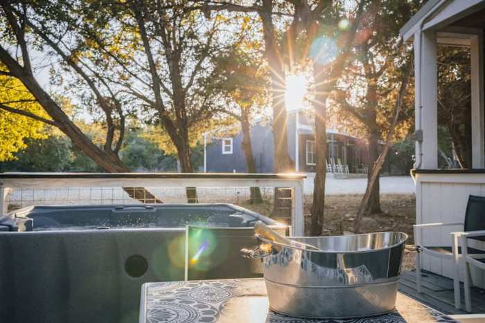 Airstream | Fire | Hammock | Hot tub — Evening in the hot tub