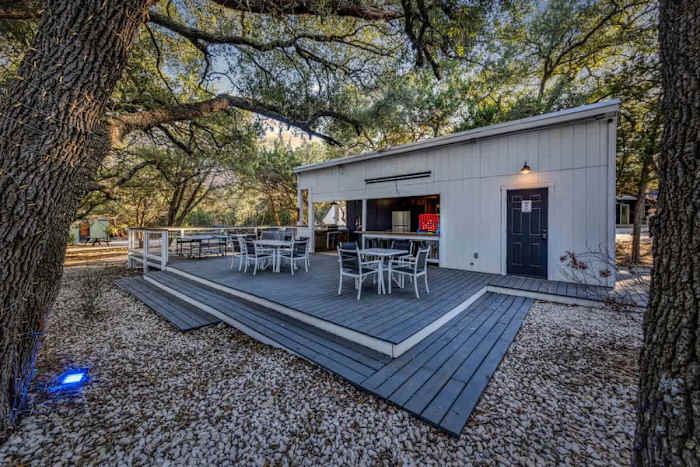 Airstream | Fire | Hammock | Hot tub — Clubhouse patio