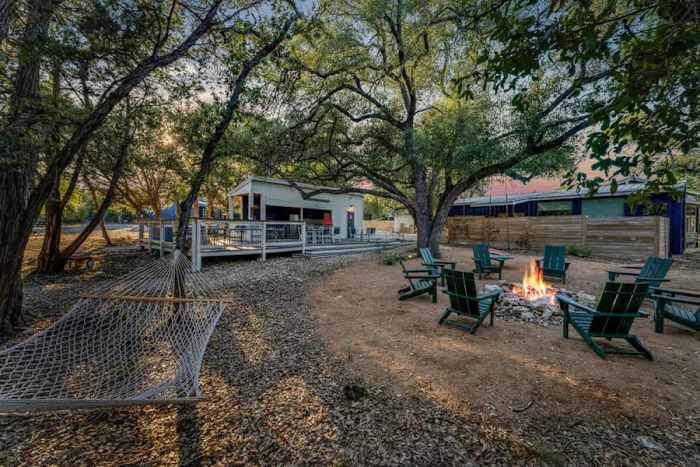 Airstream | Fire | Hammock | Hot tub — Clubhouse fire pit