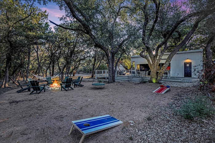 Sleeps 20+| Hot Tubs | Cowboy Pools | Projector TV — Clubhouse Patio with fire and games