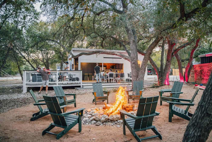 Sleeps 20+| Hot Tubs | Cowboy Pools | Projector TV — Evening Fire!