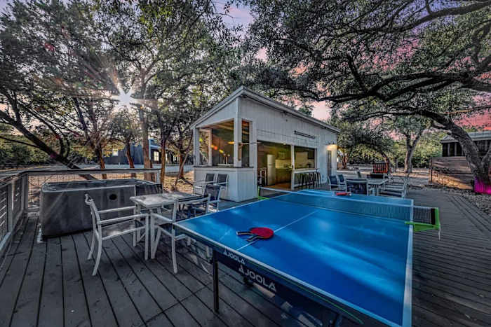 Sleeps 20+| Hot Tubs | Cowboy Pools | Projector TV — Enjoy ping pong and other games at the clubhouse. Or relax in the hot tub!