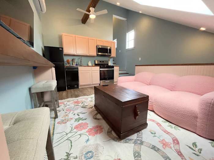 Pool & Pets Welcome: Loft by French Quarter