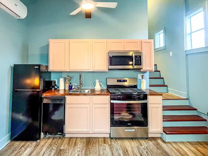 Pool & Pets Welcome: Loft by French Quarter