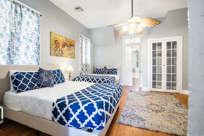 Artsy East Austin 5 Bedroom
