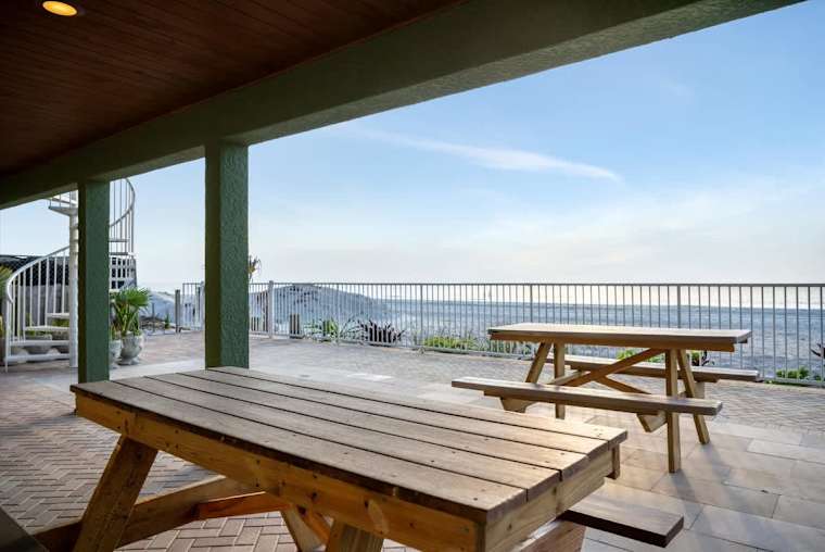Al fresco dining meets stunning ocean scenery