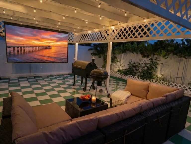 Mira Mesa 4BR: Backyard Cinema, Grills, Pets OK