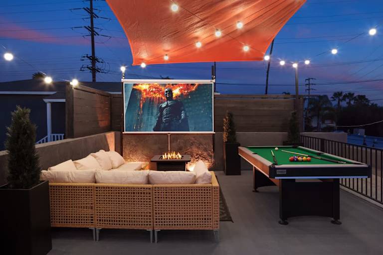 North Park 5 Beds Rooftop Cinema & Activities