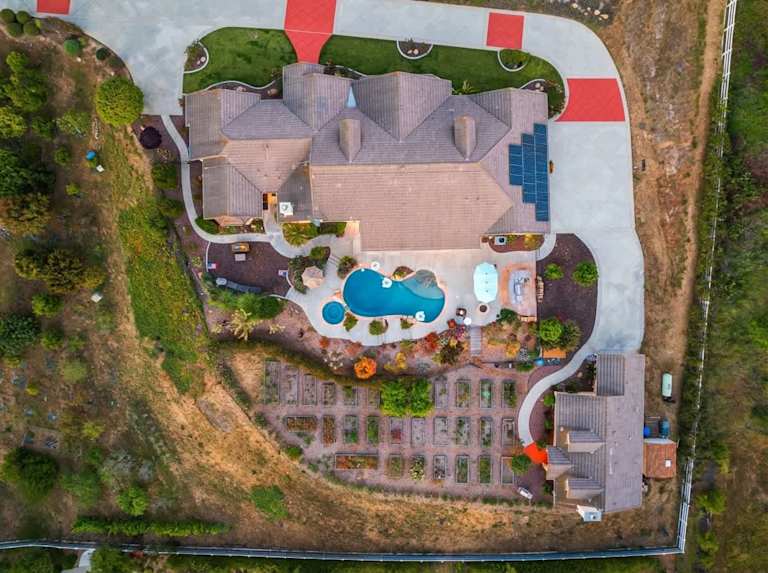 5 bedroom hilltop retreat
