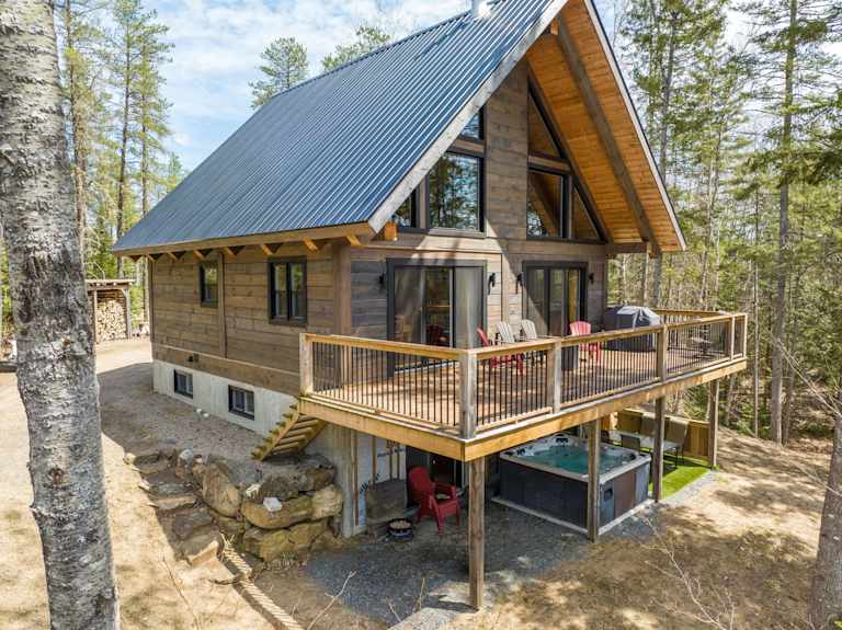 Chalet en bois avec Spa | L'Inukshuk