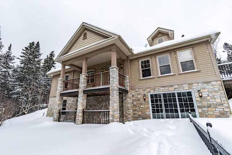 Absolute luxury by the lake | Chateau Val-des-Lacs