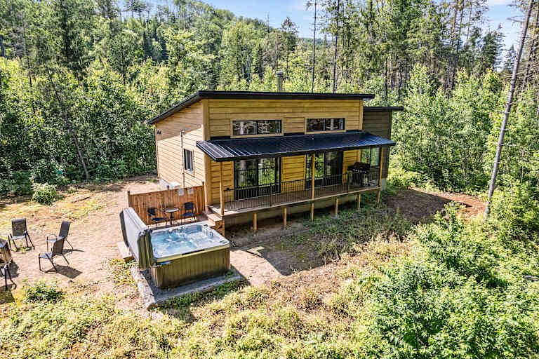 Spa, Nature & Riverside Escape | Ecureuil Roux