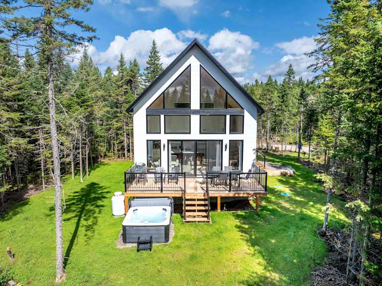 Spa et Table de Billard | Chalet Ayoka