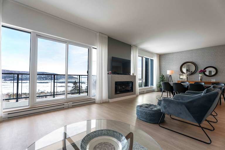 308-Condo Le Victorien | River View, Pool & EV
