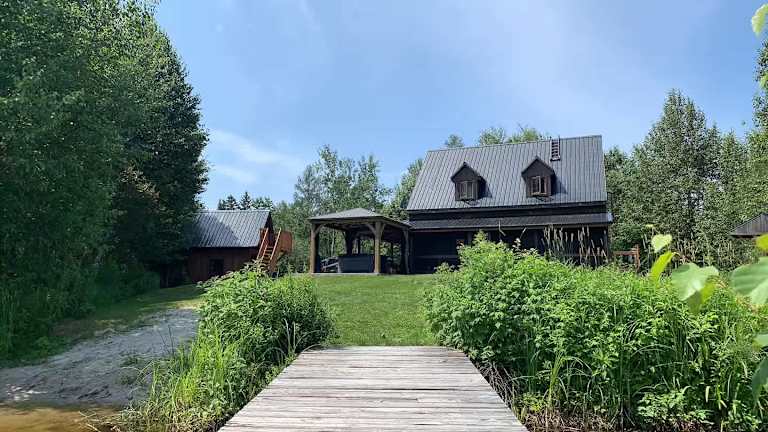 Spa et Lac Kénogami | Chalet le Rustik