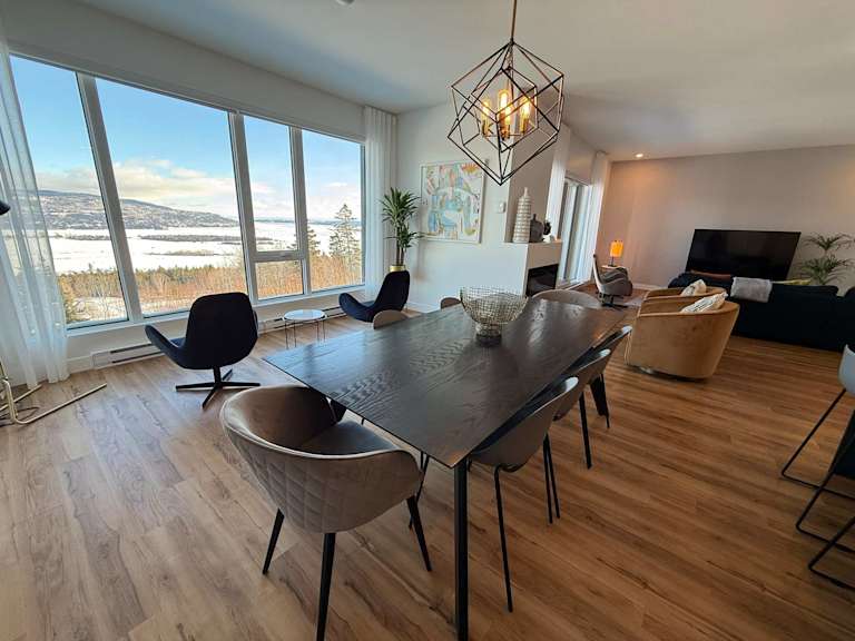 209 | Condo de Luxe | Piscine & Vue Fleuve