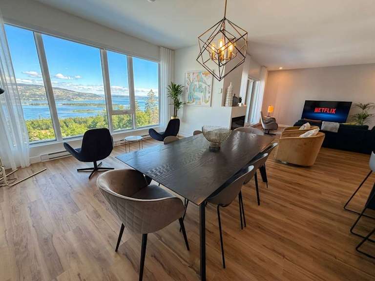 209 | Condo de Luxe | Piscine & Vue Fleuve