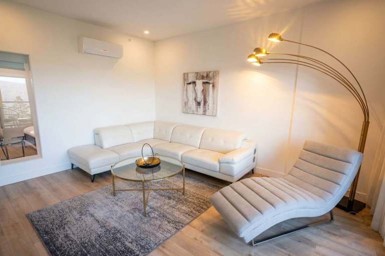 304 | Condo Chic Minimaliste | Fleuve et Sérénité