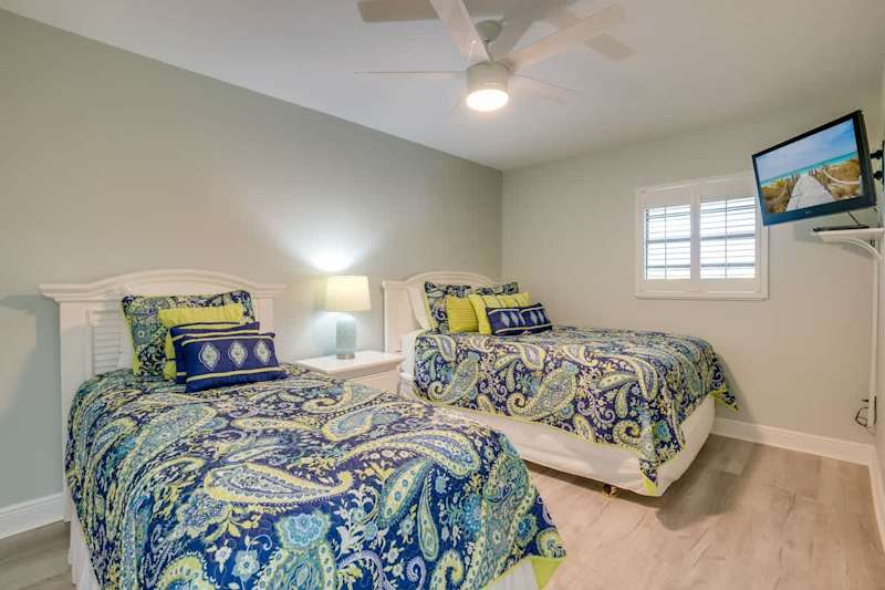 Bedroom 2 - Queen with Twin Bed