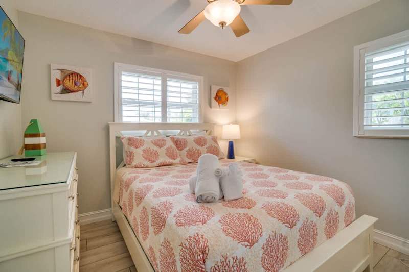 North Bedroom 2 - Queen Bed