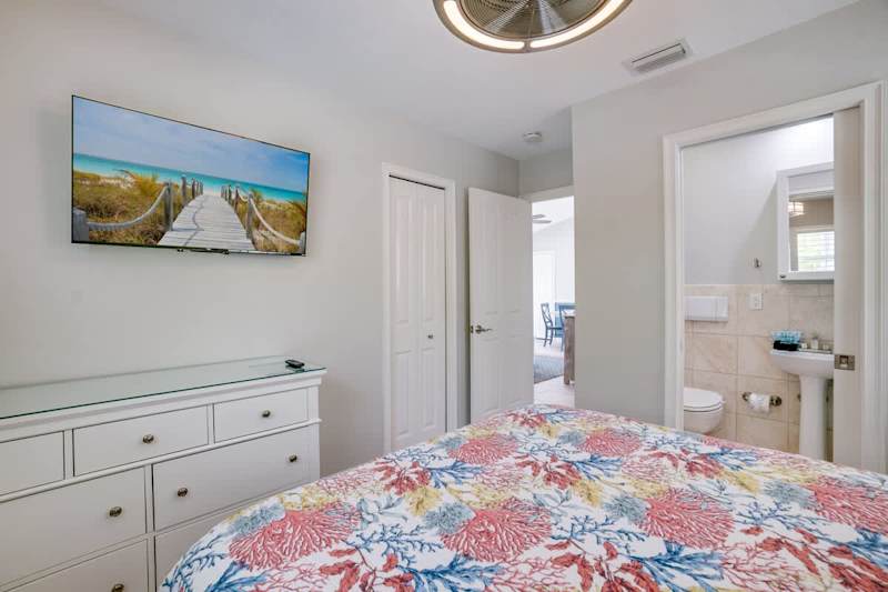 Bedroom 2 - Queen Bed