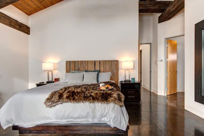 Bedroom (2 of 3)