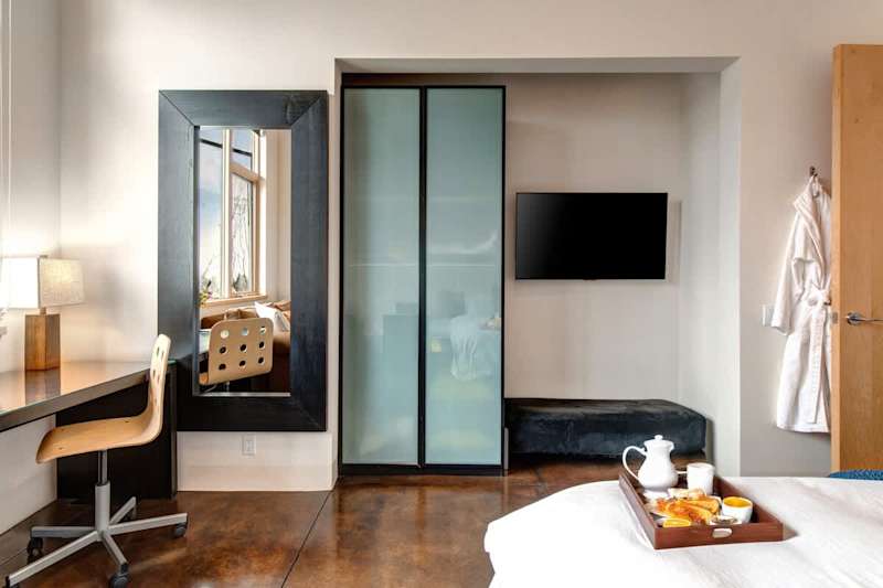 Bedroom (2 of 2)
