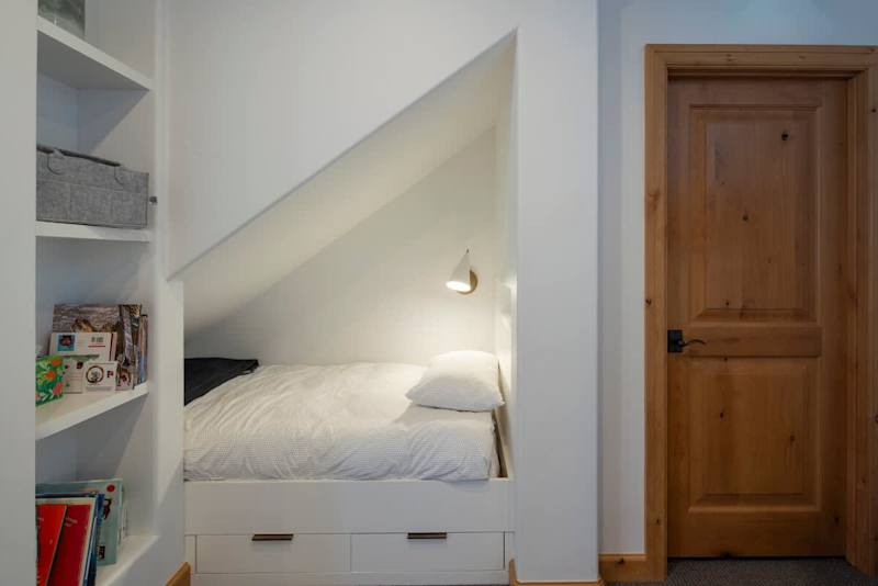Bedroom (2 of 2)