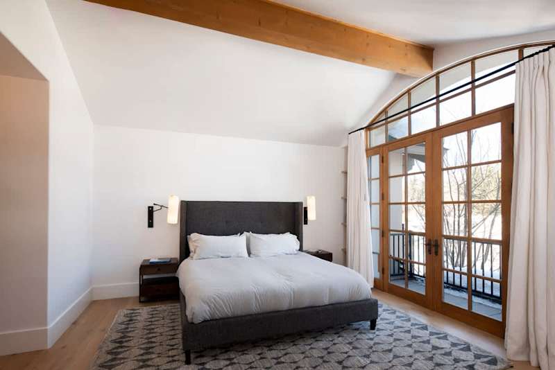 Bedroom (2 of 2)