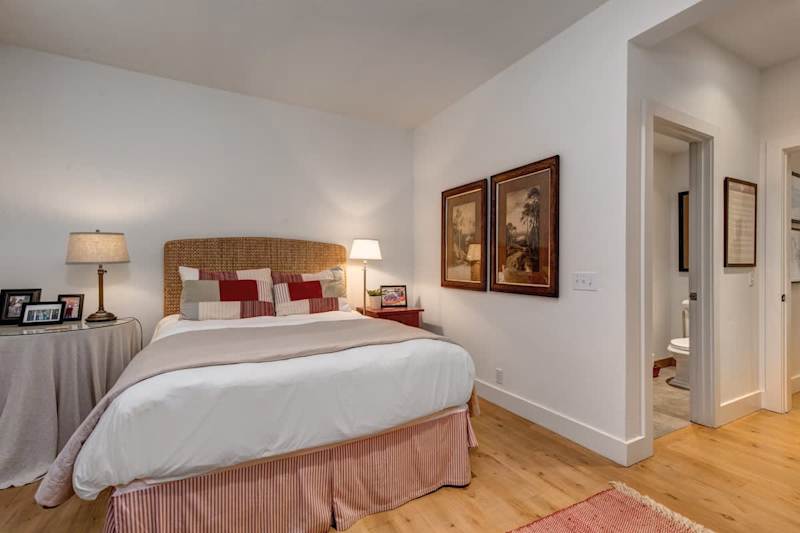 Bedroom (2 of 2)