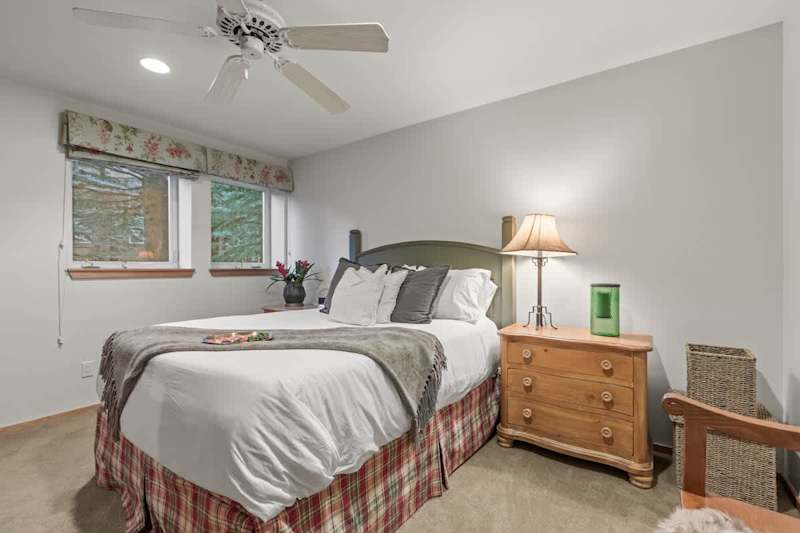 Bedroom (2 of 2)