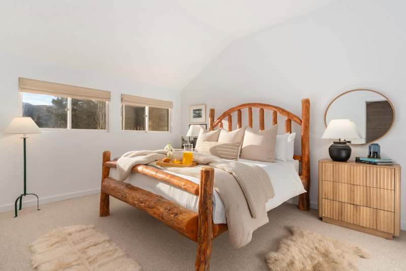 Bedroom (2 of 2)