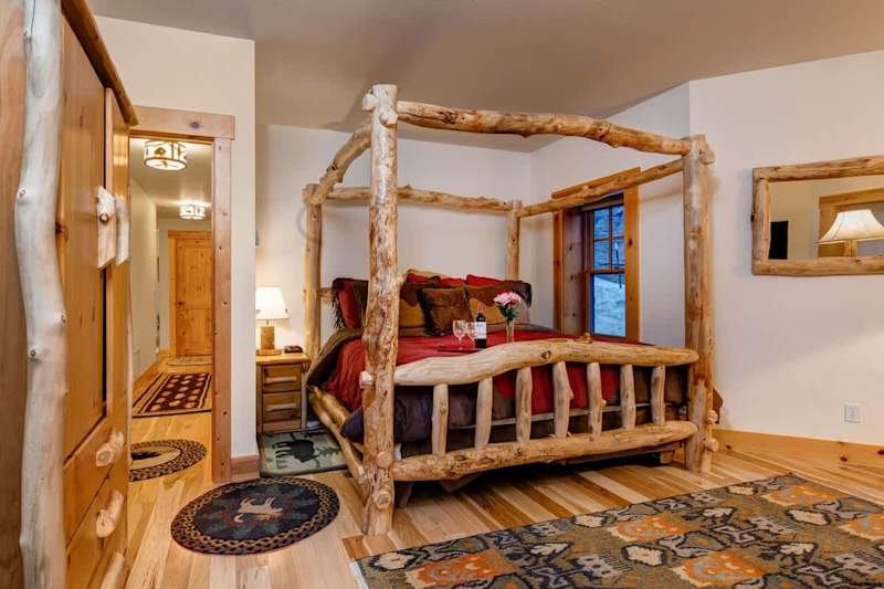 Bedroom (3 of 4)
