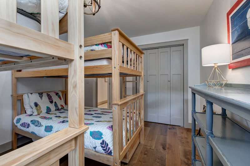 Bedroom (2 of 2)