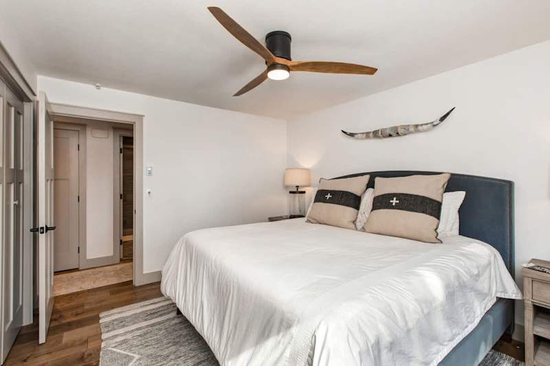 Bedroom (3 of 3)