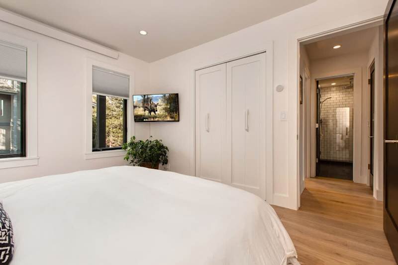 Bedroom (2 of 3)