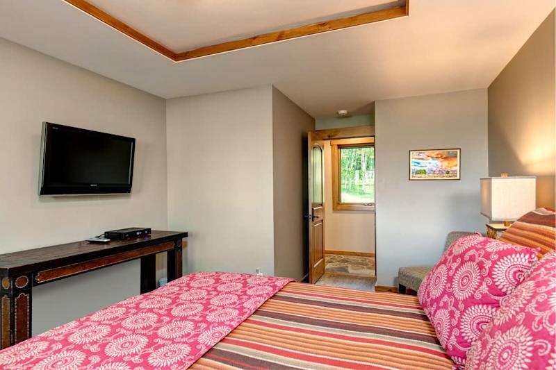 Bedroom (2 of 2)
