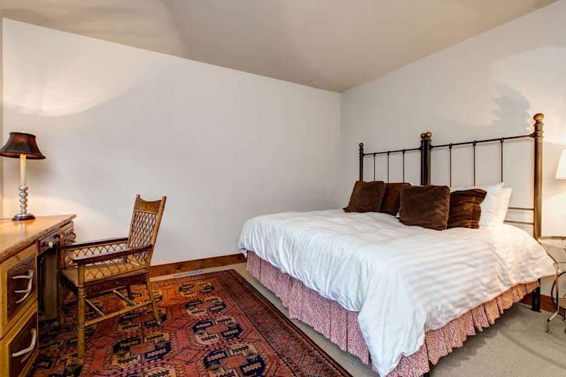 Bedroom (1 of 3)