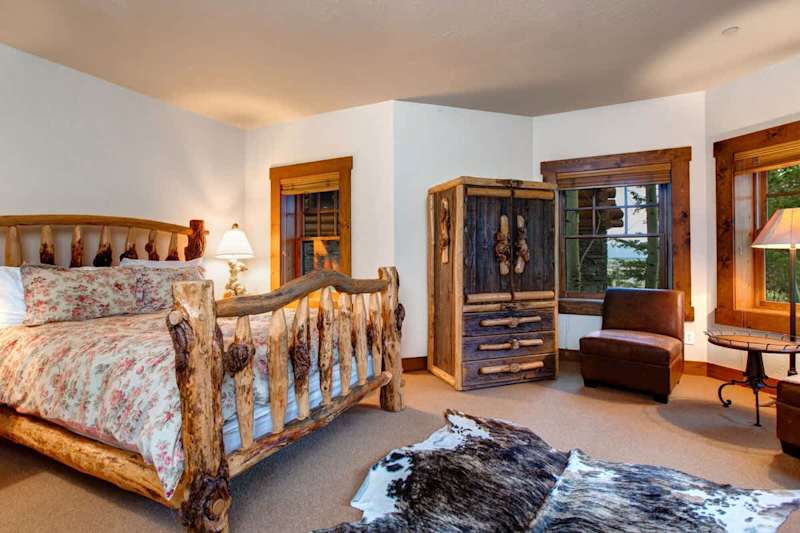 Bedroom (2 of 3)