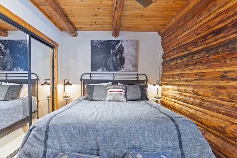 Bedroom (2 of 5)