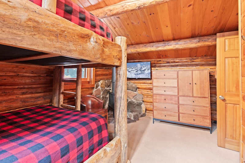 Bedroom (2 of 3)