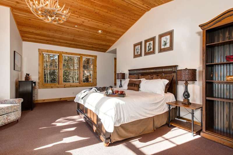 Bedroom (6 of 6)