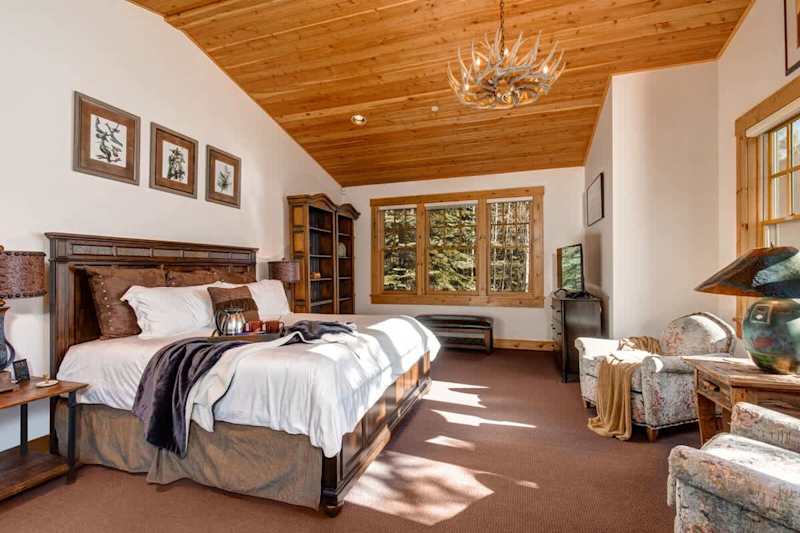 Bedroom (3 of 6)