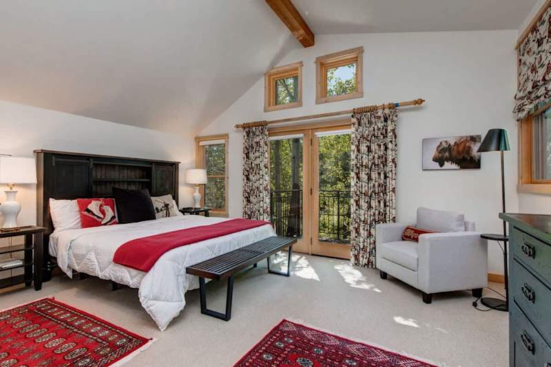 Bedroom (2 of 4)