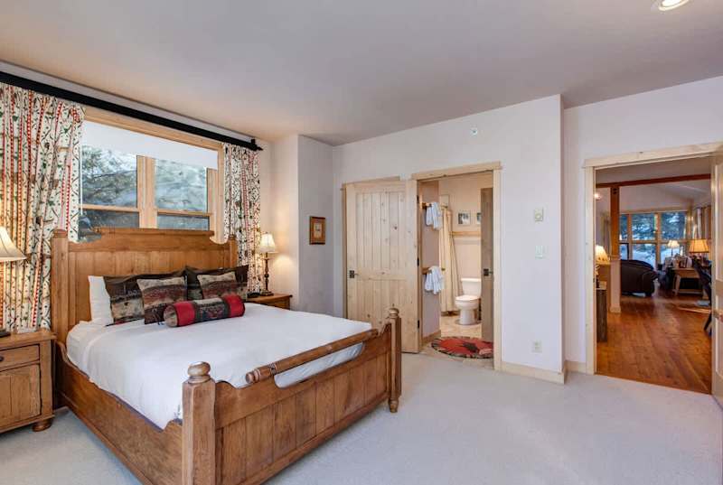 Bedroom (1 of 3)