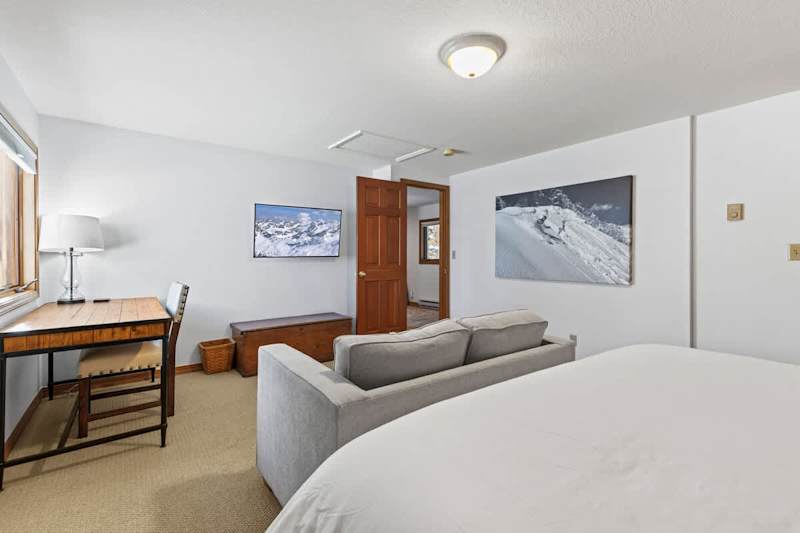 Bedroom (6 of 6)
