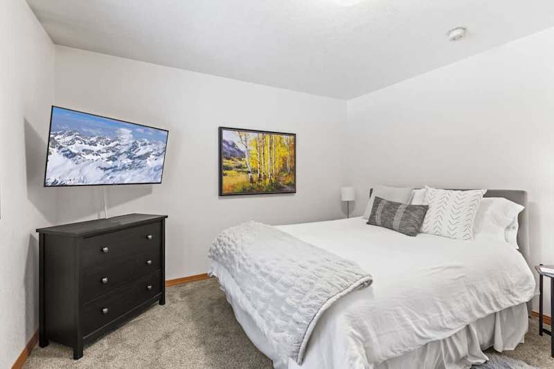 Bedroom (3 of 3)