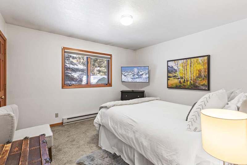 Bedroom (2 of 3)
