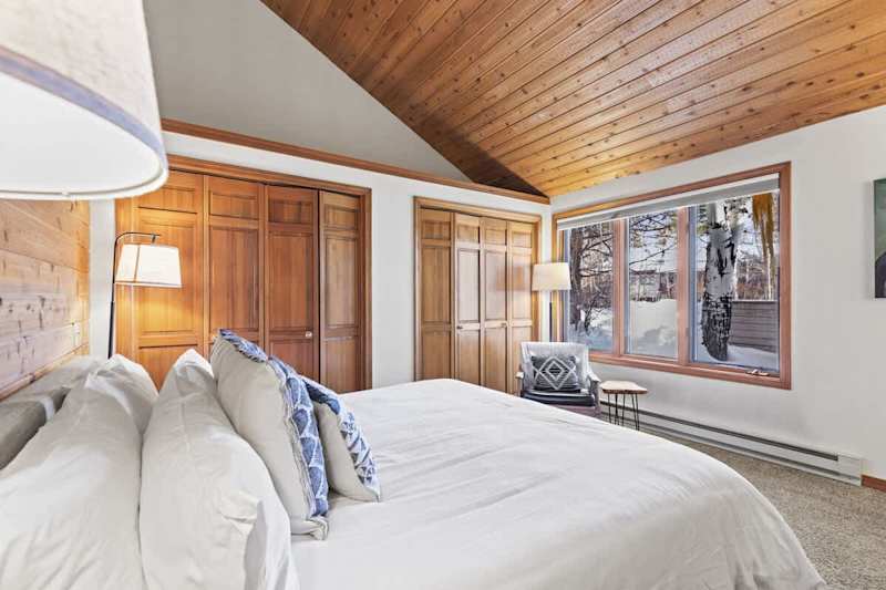 Bedroom (3 of 3)